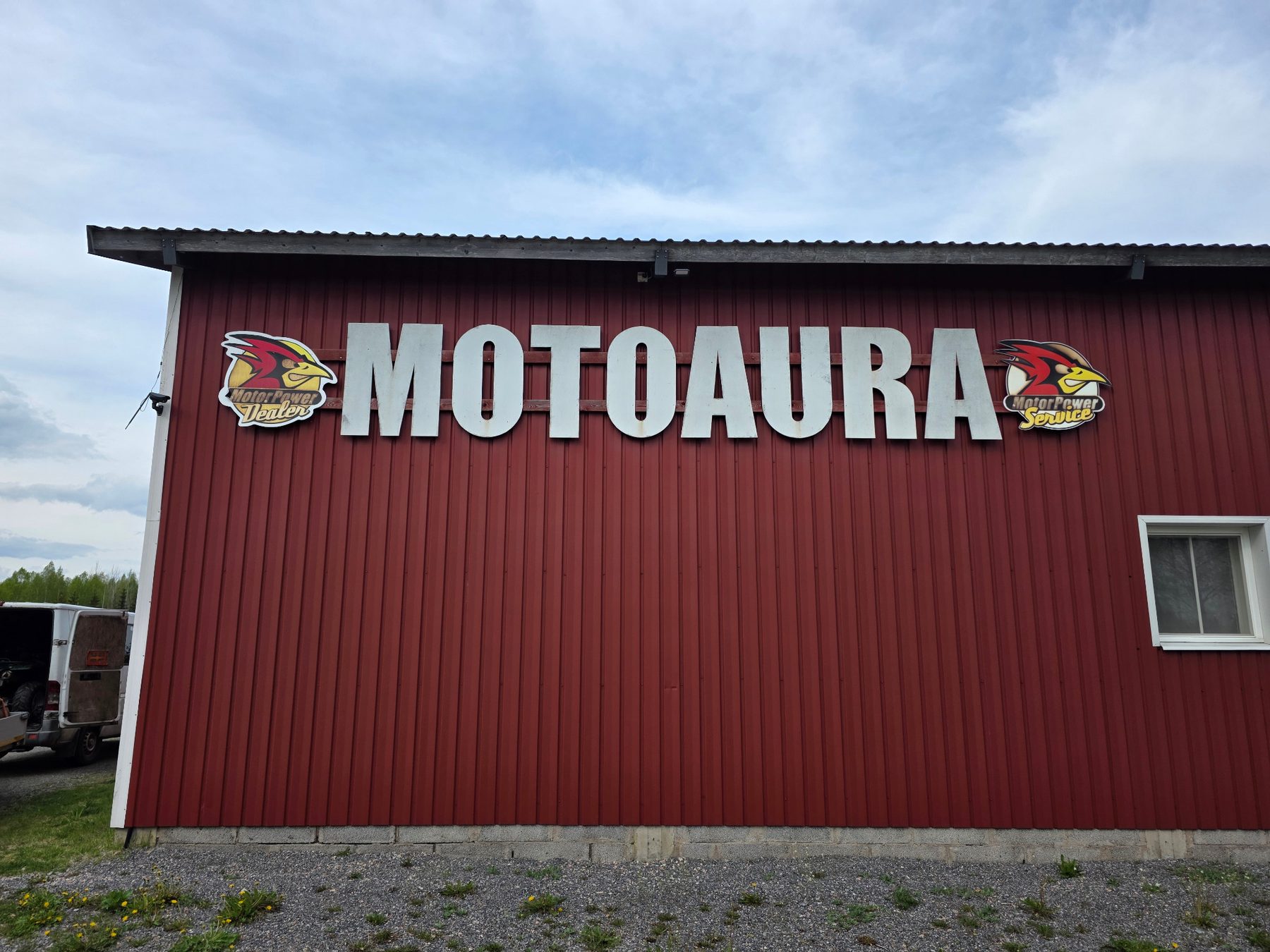 Motoauran toimitila Heikinsuontiellä Aurassa